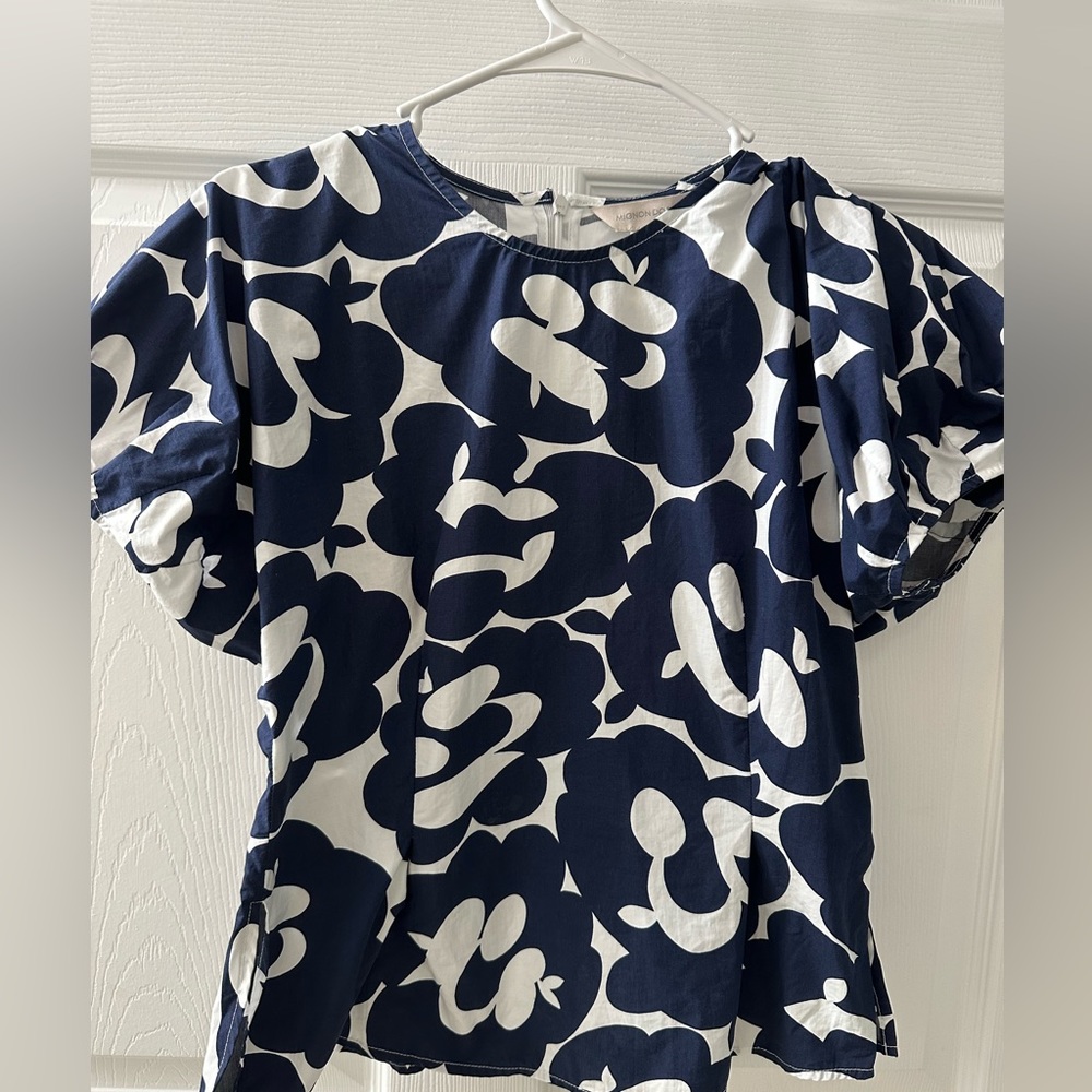 ANTHROPOLOGIE Mignon Doo navy and white top. size small